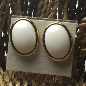 🎀Vintage earrings🎀 mix 2 for $10 or $6 each.